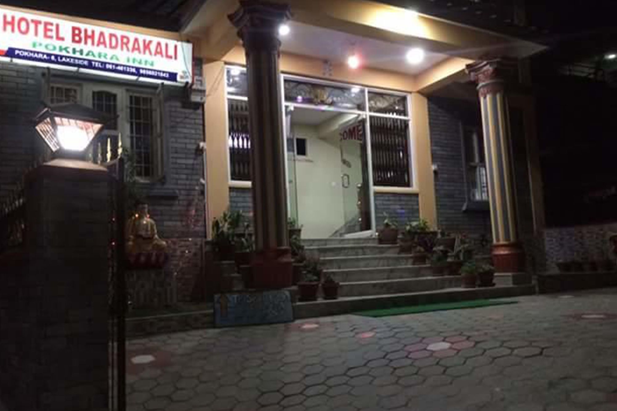 Hotel Bhadrakali Pokhara Inn Exterior foto